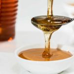 close-up-honey-pouring-33260